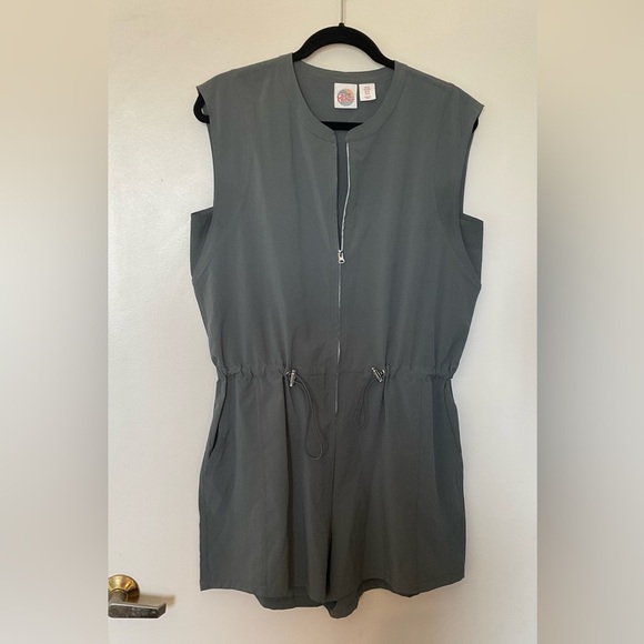 C&C California Olive Green Short Romper in Size Medium - Picture 1 of 8